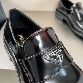 Код： YS004455 Prada Новые мужские лоферы с одним ремешком в налич