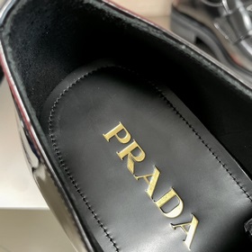 Код： YS004455 Prada Новые мужские лоферы с одним ремешком в налич
