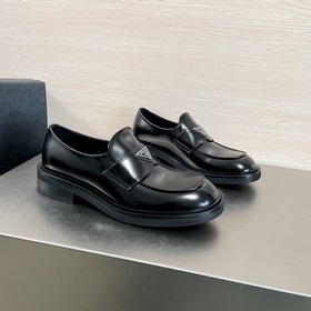 Код： YS004455 Prada Новые мужские лоферы с одним ремешком в налич