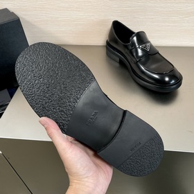 Код： YS004455 Prada Новые мужские лоферы с одним ремешком в налич