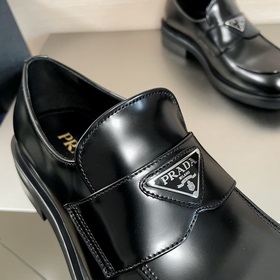 Код： YS004455 Prada Новые мужские лоферы с одним ремешком в налич