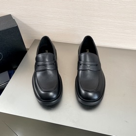 Код： YS004455 Prada Новые мужские лоферы с одним ремешком в налич