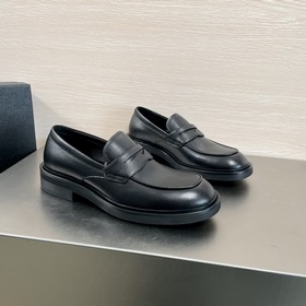 Код： YS004455 Prada Новые мужские лоферы с одним ремешком в налич