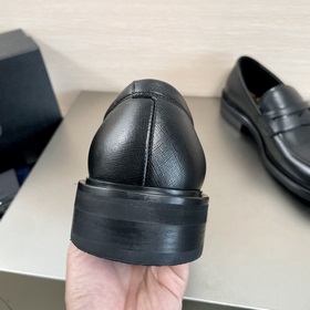 Код： YS004455 Prada Новые мужские лоферы с одним ремешком в налич