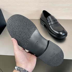 Код： YS004455 Prada Новые мужские лоферы с одним ремешком в налич