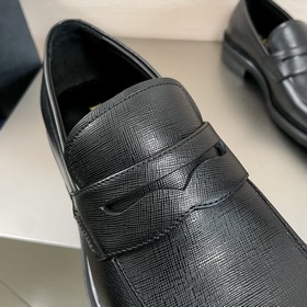 Код： YS004455 Prada Новые мужские лоферы с одним ремешком в налич