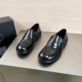 Код： YS004455 Prada Новые мужские лоферы с одним ремешком в налич