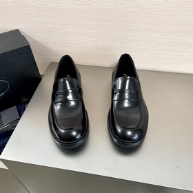 Код： YS004455 Prada Новые мужские лоферы с одним ремешком в налич