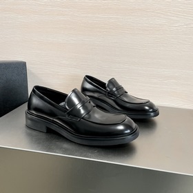 Код： YS004455 Prada Новые мужские лоферы с одним ремешком в налич