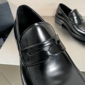 Код： YS004455 Prada Новые мужские лоферы с одним ремешком в налич