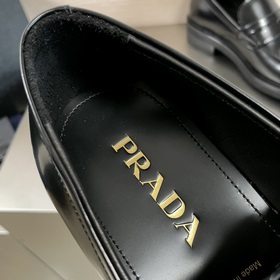 Код： YS004455 Prada Новые мужские лоферы с одним ремешком в налич