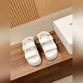 Prada Сандалии на толстой подошве с двумя ремешками на липучках С