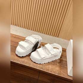 Prada Сандалии на толстой подошве с двумя ремешками на липучках С