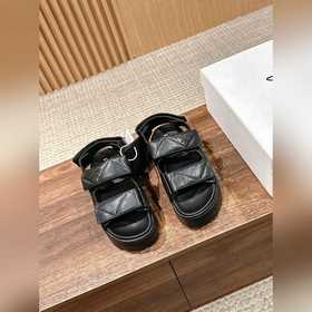 Prada Сандалии на толстой подошве с двумя ремешками на липучках С