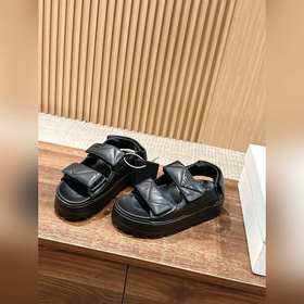 Prada Сандалии на толстой подошве с двумя ремешками на липучках С