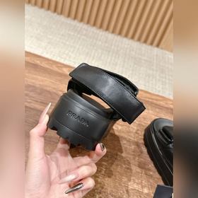 Prada Сандалии на толстой подошве с двумя ремешками на липучках С