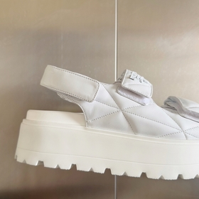 Топовая версия： женская  Prada Серия Nappa Перекрестные ремешки 