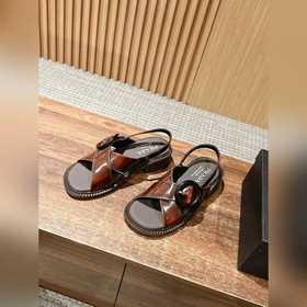 Весенне-летние ретро-сандалии Prada. Очень популярны среди модных