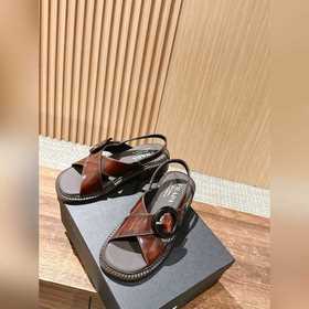 Весенне-летние ретро-сандалии Prada. Очень популярны среди модных