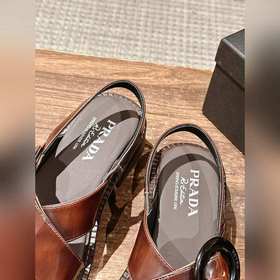 Весенне-летние ретро-сандалии Prada. Очень популярны среди модных