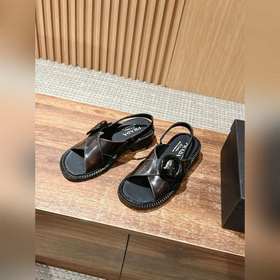 Весенне-летние ретро-сандалии Prada. Очень популярны среди модных