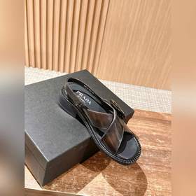 Весенне-летние ретро-сандалии Prada. Очень популярны среди модных