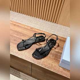 Новая весенняя коллекция Prada： лаконичные летние сандалии Очень
