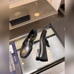 Prada предлагает высококачественные мужские кожаные туфли для пов