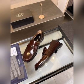 Prada предлагает высококачественные мужские кожаные туфли для пов