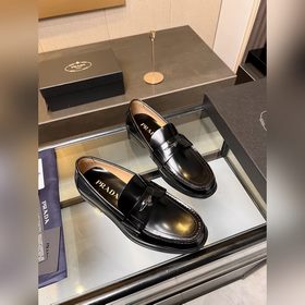 Prada предлагает высококачественные мужские кожаные туфли для пов