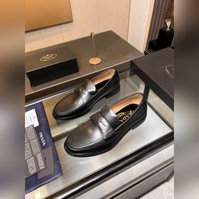Prada предлагает высококачественные мужские кожаные туфли для пов