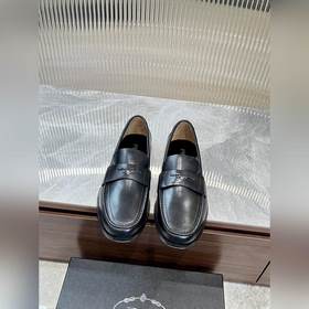 Prada предлагает высококачественную мужскую обувь для повседневно