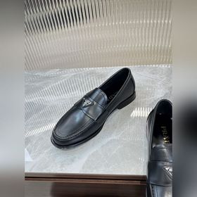 Prada предлагает высококачественную мужскую обувь для повседневно