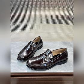 Prada предлагает высококачественные мужские кожаные туфли для пов