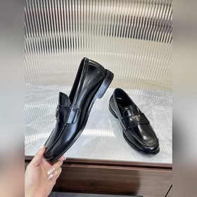Prada предлагает высококачественные мужские кожаные туфли для пов