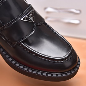Торговая марка товара： Prada «Прада» оригинальные кожаные туфли 