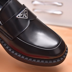 Торговая марка товара： Prada «Прада» оригинальные кожаные туфли 