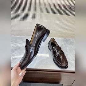 Prada предлагает высококачественные мужские кожаные туфли для пов