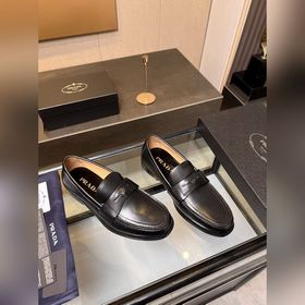 Prada предлагает высококачественные мужские кожаные туфли для пов