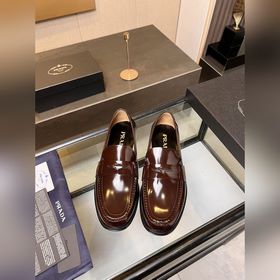 Prada предлагает высококачественные мужские кожаные туфли для пов