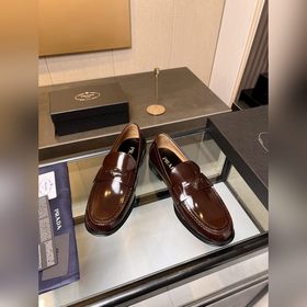 Prada предлагает высококачественные мужские кожаные туфли для пов