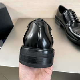Код： YS004455 Prada Новые мужские кожаные туфли на шнурках Высоко