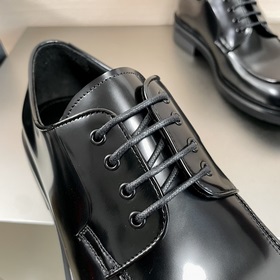 Код： YS004455 Prada Новые мужские кожаные туфли на шнурках Высоко