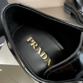 Код： YS004455 Prada Новые мужские кожаные туфли на шнурках Высоко