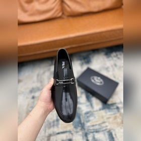PRADA ~ Размер： 38-45 Новые высококачественные мужские кожаные т