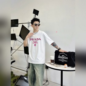 Prada Новая модель с двойным слоем и принтом букв. Буквы на футбо