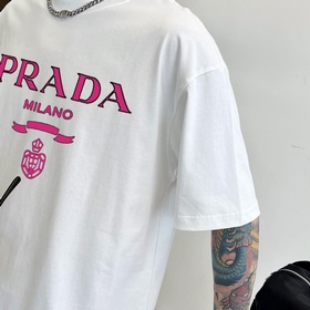 Prada Новая модель с двойным слоем и принтом букв. Буквы на футбо