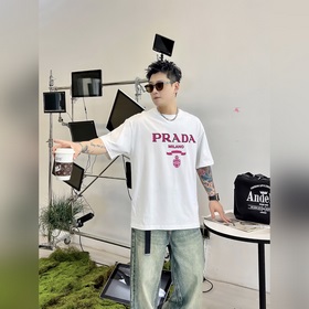 Prada Новая модель с двойным слоем и принтом букв. Буквы на футбо