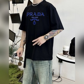 Prada Новая модель с двойным слоем и принтом букв. Буквы на футбо