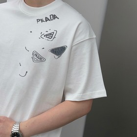 Prada Новая модель с двойным слоем и принтом букв. Буквы на футбо